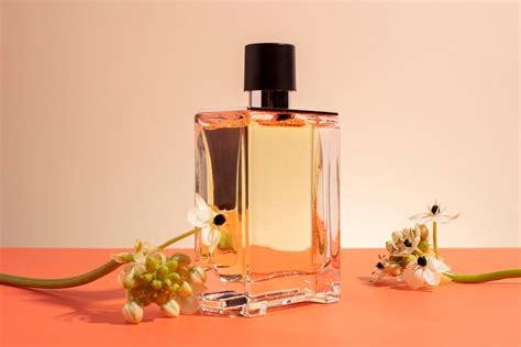 apakah parfum bellagio mengandung alkohol